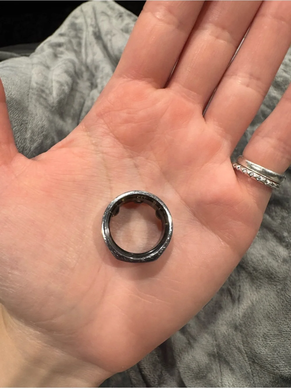 Size 7 Gen 3 Oura Ring with charger